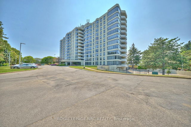 1011 - 81 Scott Street