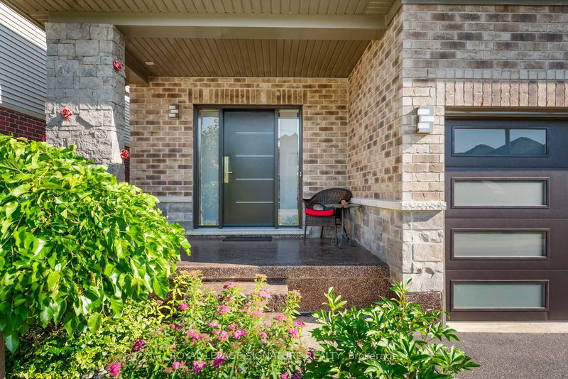 704 Robert Ferrie Dr, Kitchener, N2R 0B2 | Image 2