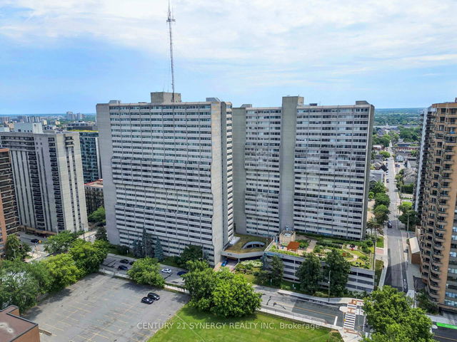1206 - 500 Laurier Avenue W