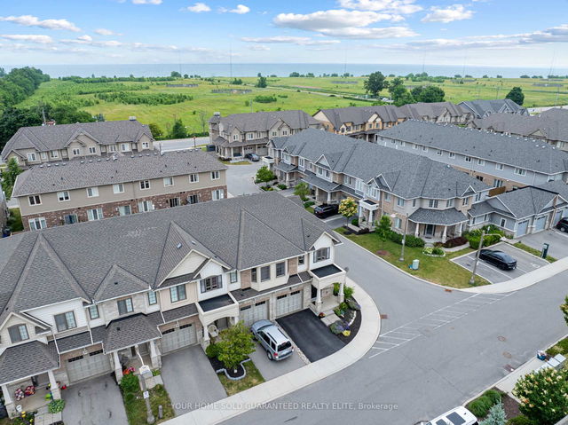 43 Dunrobin Lane