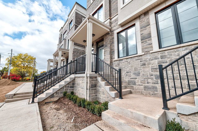 53 - 383 Dundas Street E