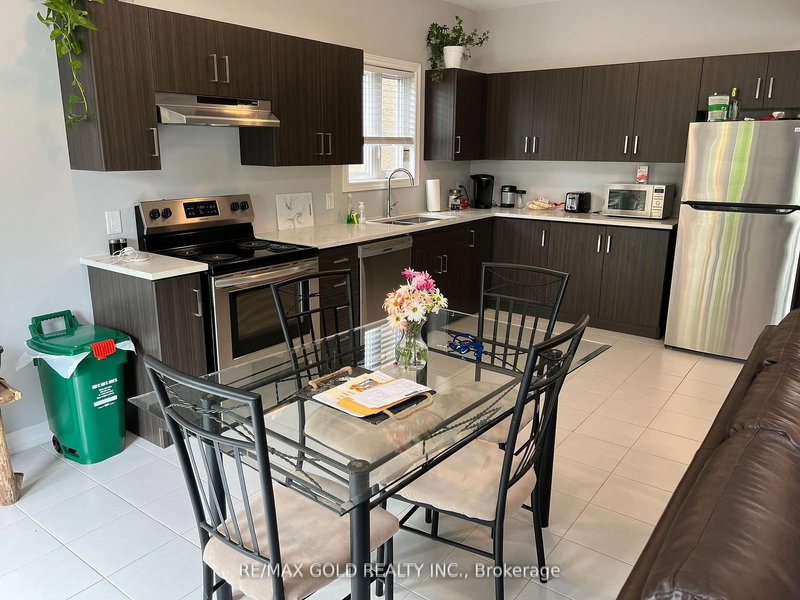 81 Grove St, Welland, L3B 4B3 | Image 3