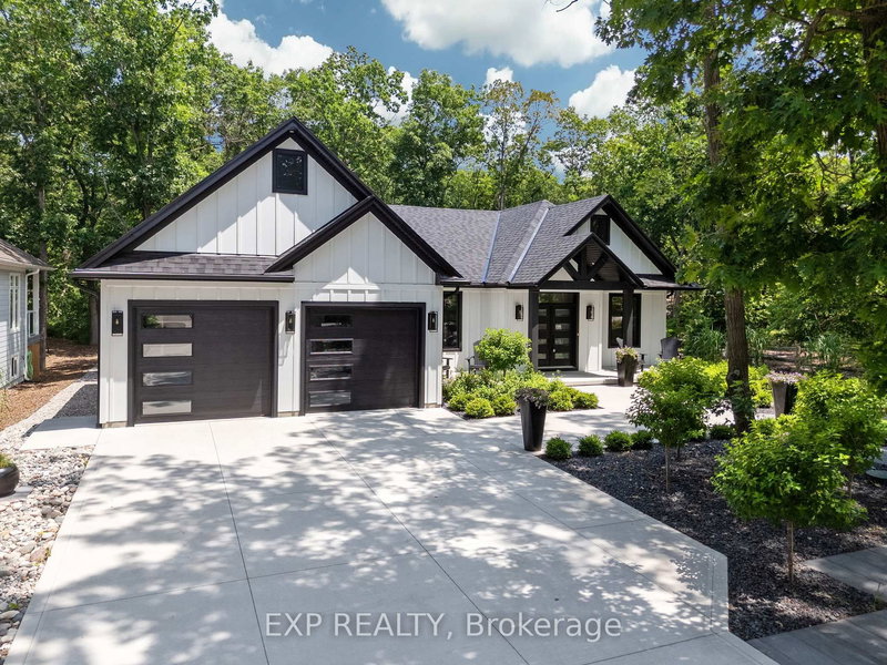 10143 Pinery Bluffs Rd, Lambton Shores, N0M 1T0 | Image 2