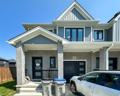 Townhouse leased at 2-17 Nicholson Street, Lucan Biddulph, Ontario, N0M 2J0 - Lucan - MLS: X12273174