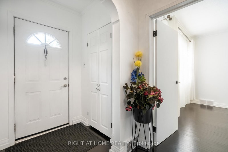 Upper - 105 Glenridge Ave, St. Catharines, L2R 4X5 | Image 2