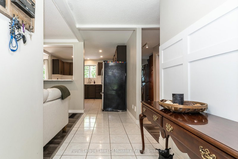 220 Alexander St, Gravenhurst, P1P 1A6 | Image 2