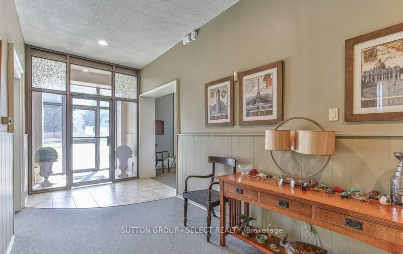 444 YORK St photo 4