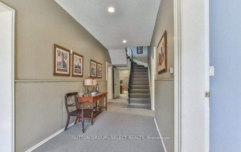 444 YORK St photo 5