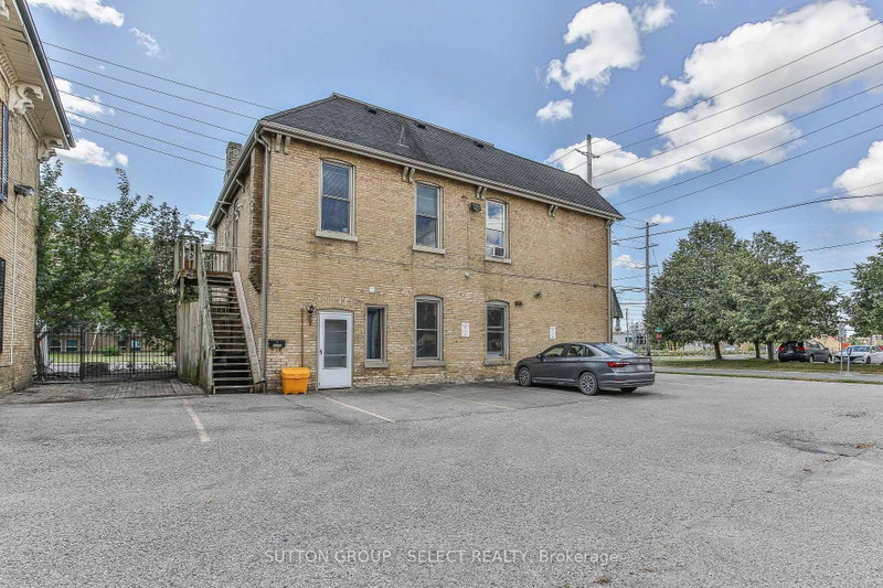 330 BURWELL St photo 4