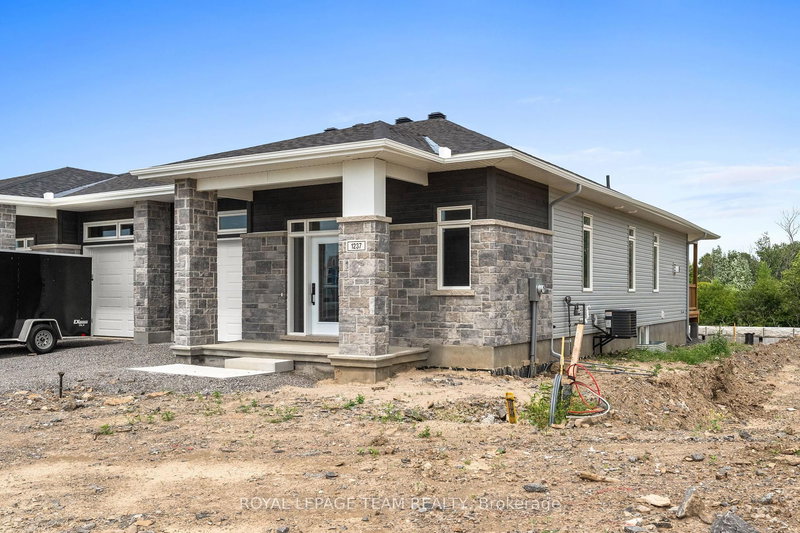 1039 Moore St, Brockville, K6V 0H1 | Image 3