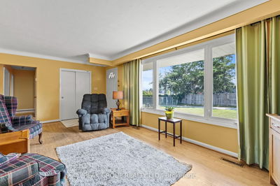140 Champlain Dr, Fort Erie - Central image-0-4