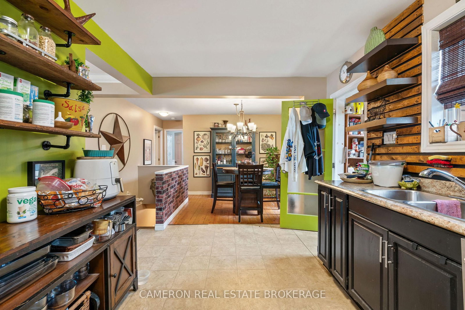 Listing Image 9
