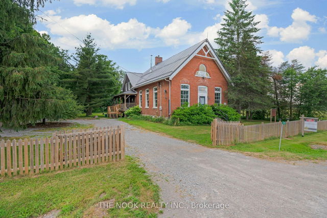 275 VALENTIA Road