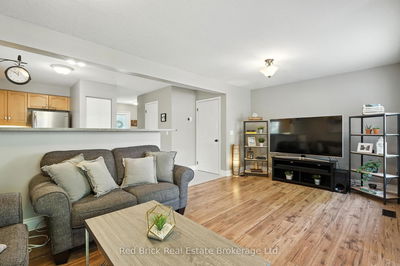 18 Boulder Cres, Guelph - Clairfields/Hanlon Business Park image-0-2