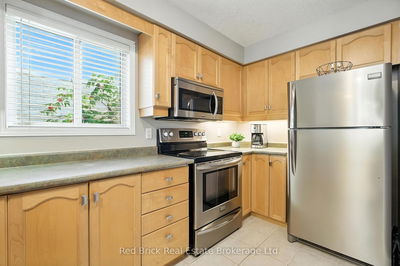 18 Boulder Cres, Guelph - Clairfields/Hanlon Business Park image-0-4