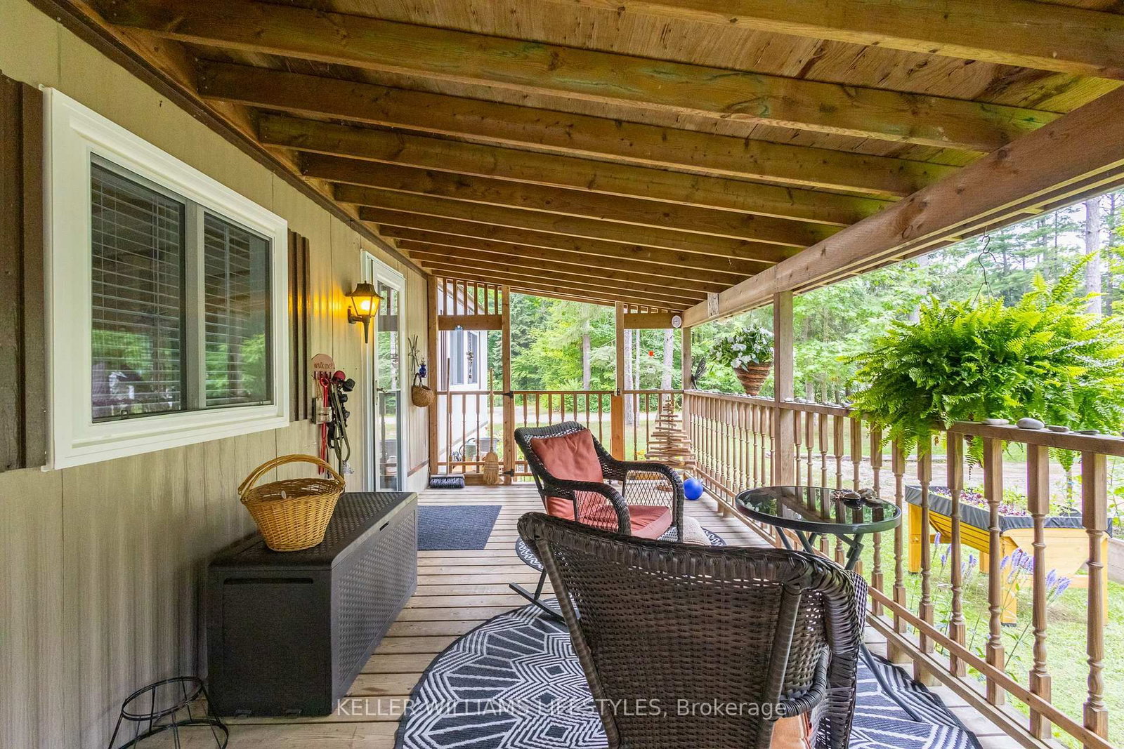 Listing Image 4