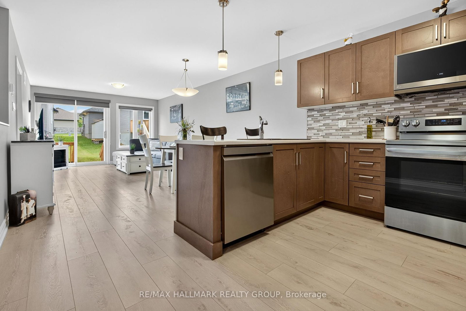 Listing Image 10