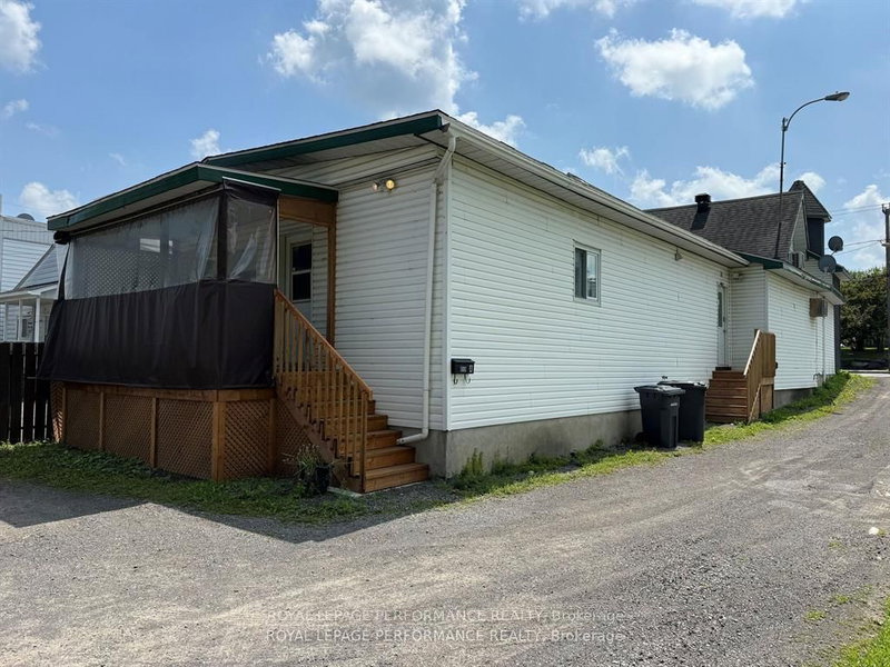 659 Main St E, Hawkesbury, K6A 1B3 | Image 2