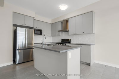 69 Starboard Cres, Welland - Dain City image-0-3
