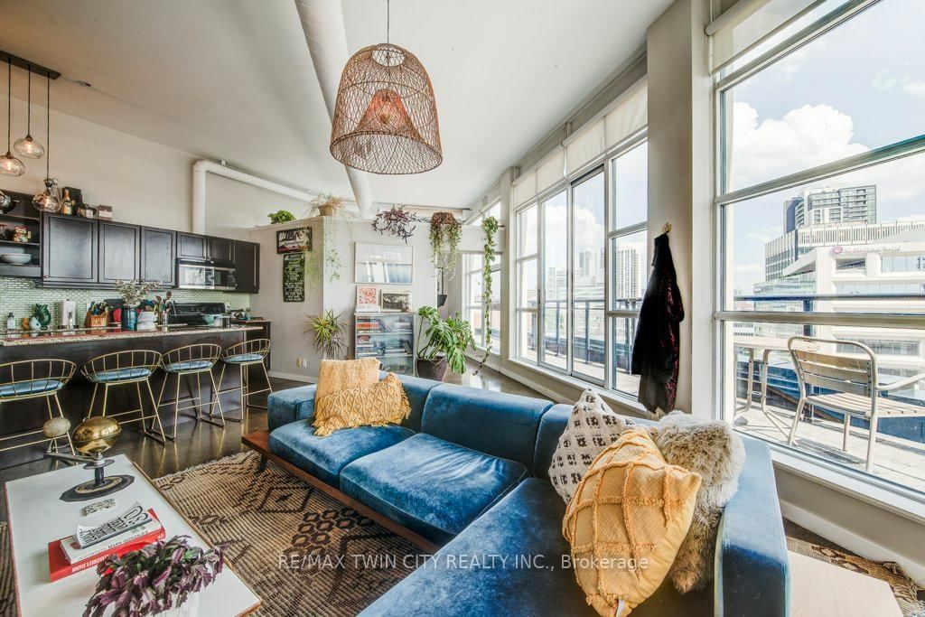 Listing Image 11