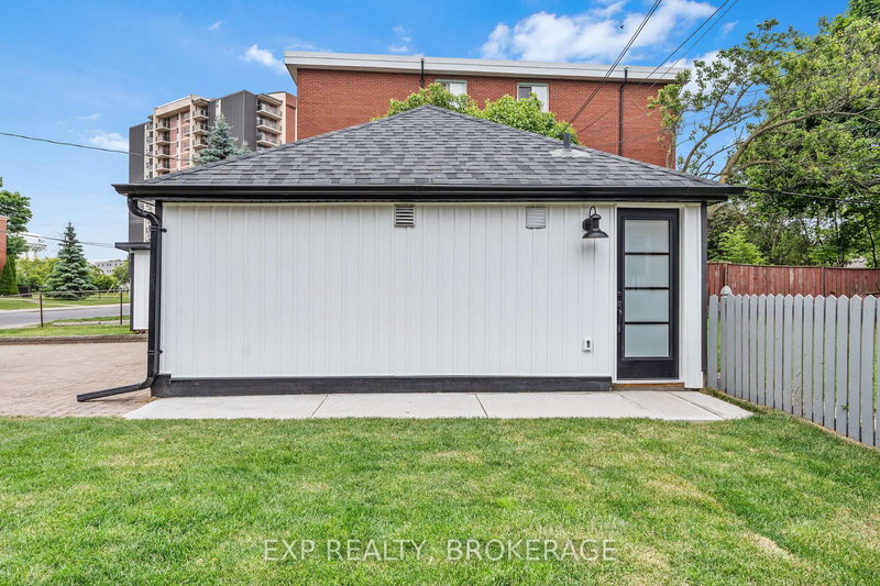 4 - 493 COLLEGE St, Kingston, K7L 4M8 | Image 2