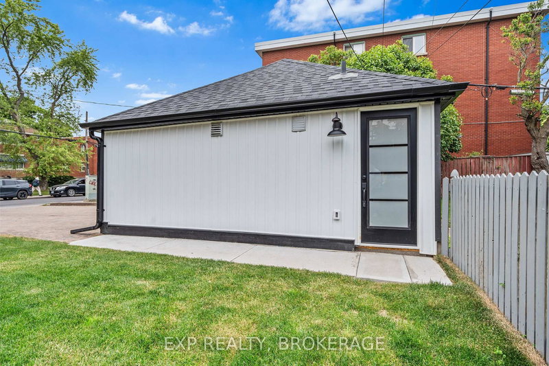 4 - 493 COLLEGE St, Kingston, K7L 4M8 | Image 3