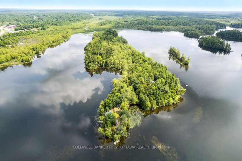 000 Graceys Island, Sharbot Lake - Frontenac Centre image-0-0
