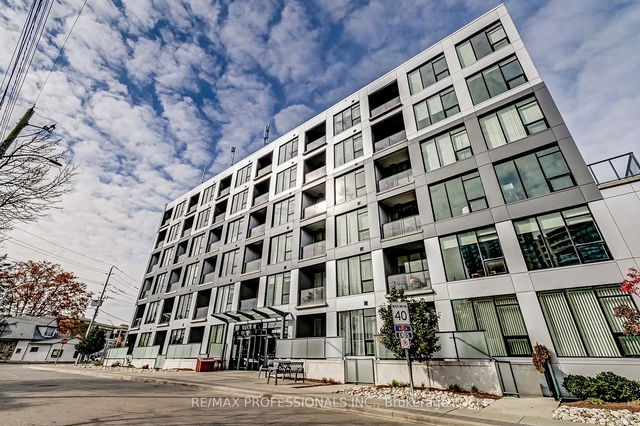 421 - 690 King Street W