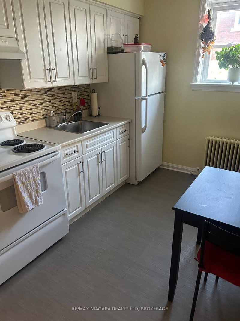 2 - 9 MASTERSON Dr, St. Catharines, L2T 3N9 | Image 2