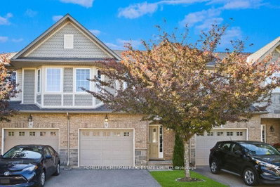 Townhouse sold at 9-40 Dartmouth Gate, Hamilton, Ontario, L8E 0C4 - Lakeshore - MLS: X12292052