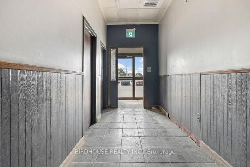 106 - 189 Kent St W, Kawartha Lakes, K9V 5G6 | Image 3