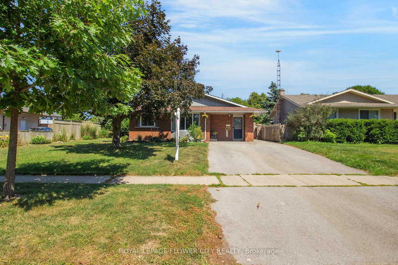 62 Champlain Ave, Welland, L3C 2L7 | Image 2