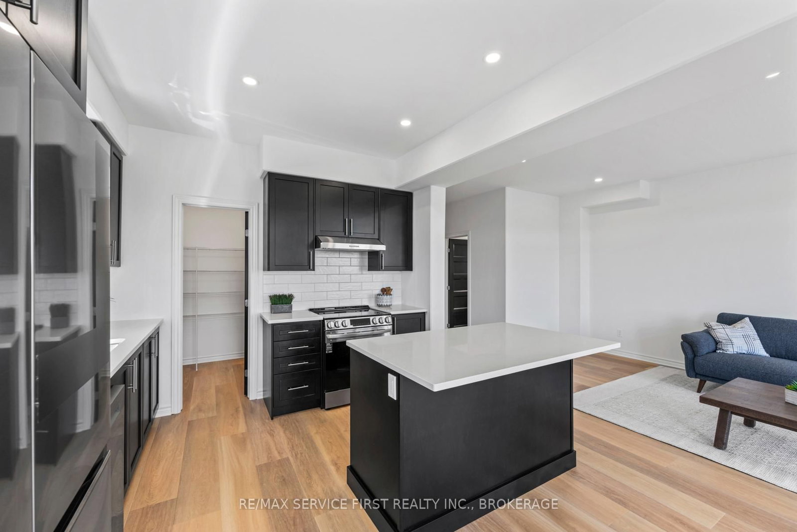 Listing Image 19