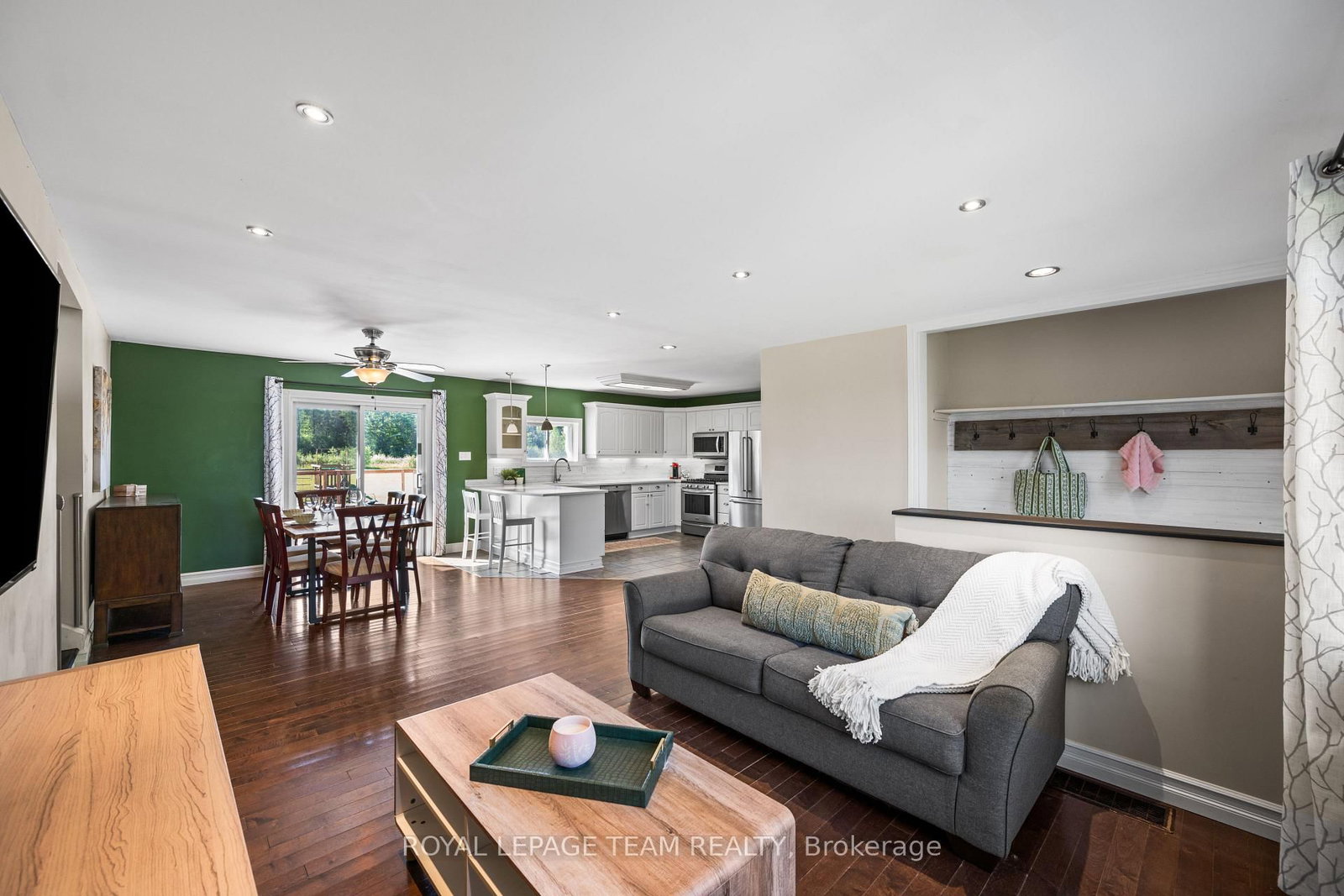 Listing Image 7