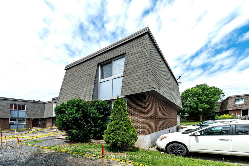 - - 3024 Fairlea Cres, Ottawa, K1V 8T7 | Image 2