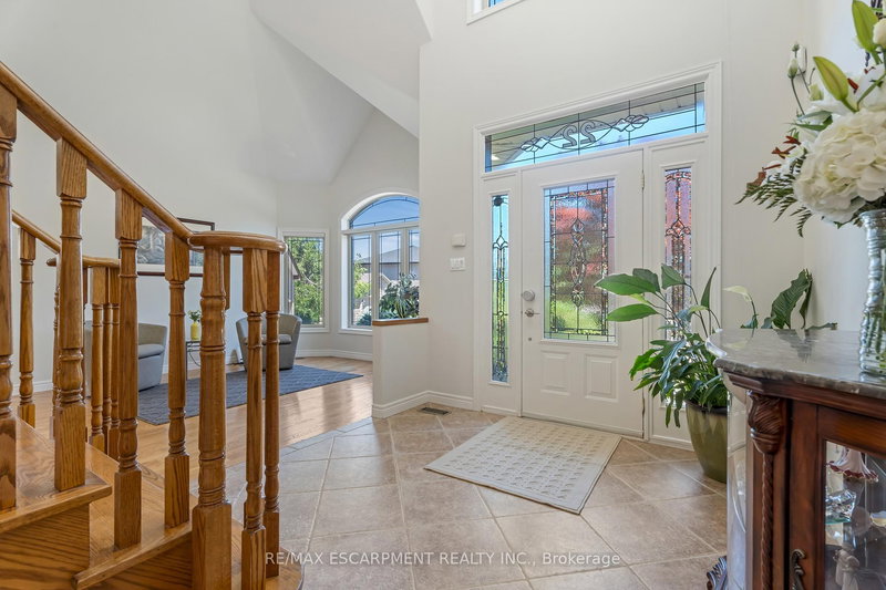 22 Shadeland Cres, Hamilton, L8G 4Y1 | Image 3