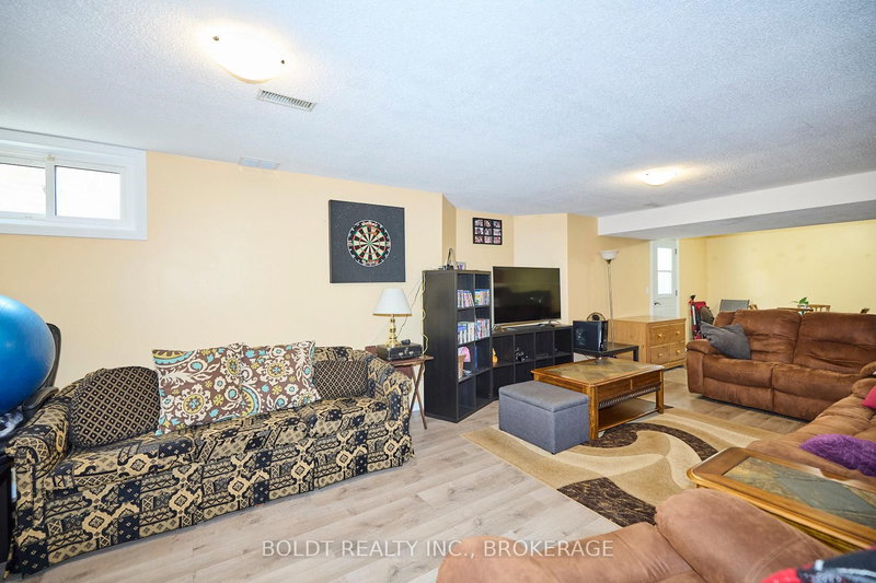 41 Farmington Dr, St. Catharines, L2S 3G1 | Image 2