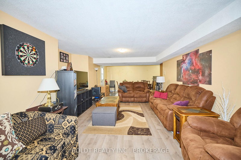 41 Farmington Dr, St. Catharines, L2S 3G1 | Image 3