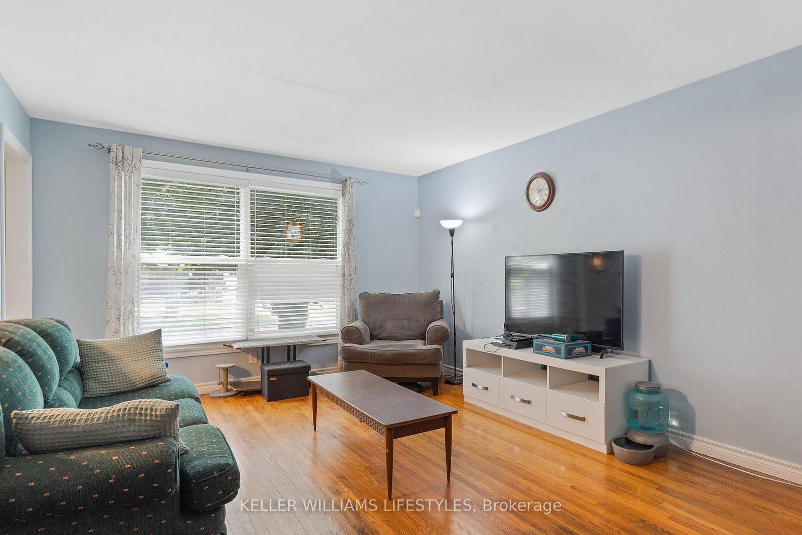 Listing Image 3