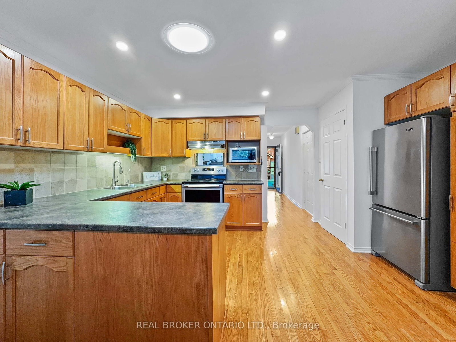 Listing Image 8
