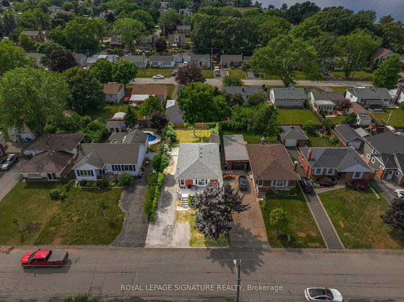 77 Fairview Rd, Grimsby, L3M 3L6 | Image 3