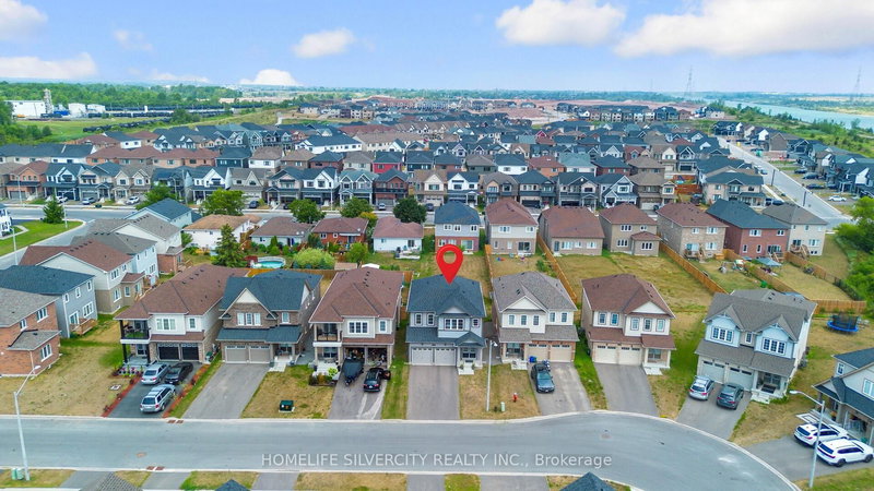 44 Cottonwood Cres, Welland, L3B 0J4 | Image 2