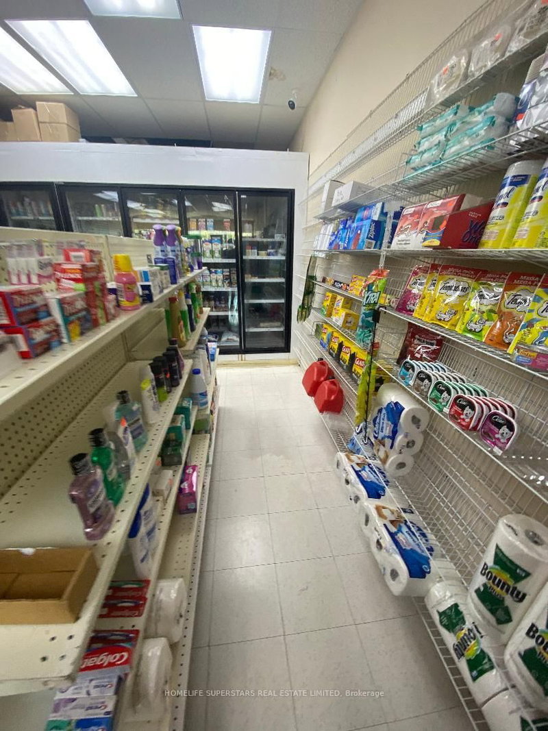 211 Martindale Rd E, St. Catharines, L2S 3V7 | Image 2