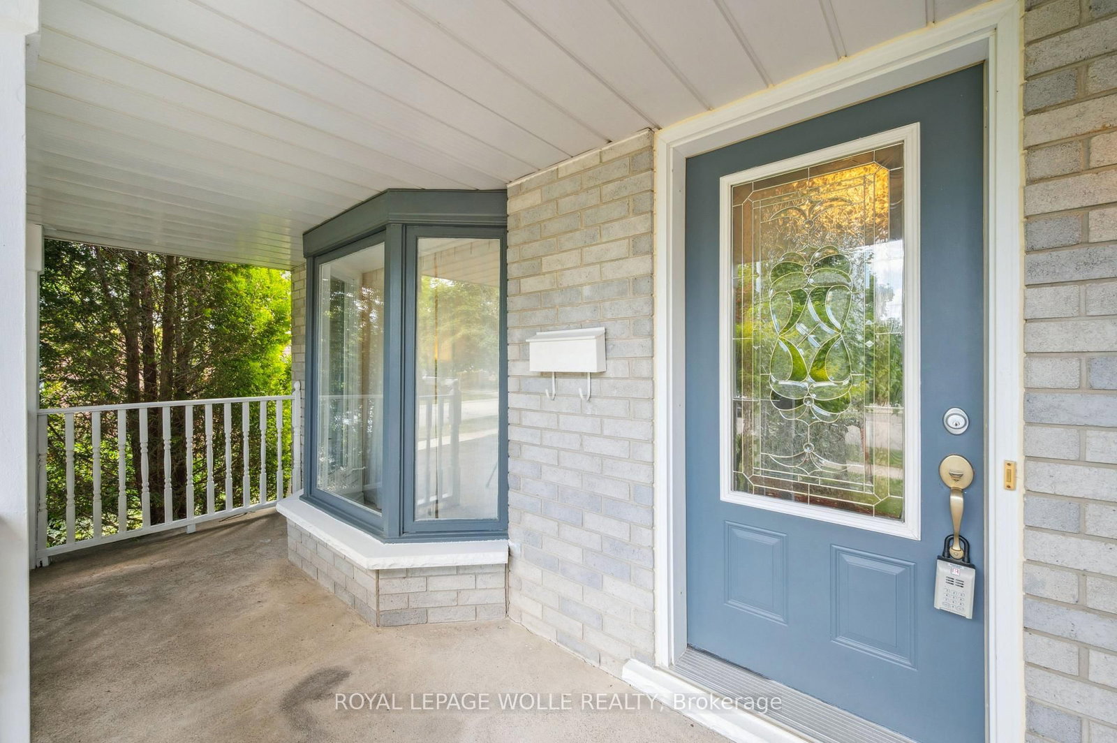 Listing Image 4