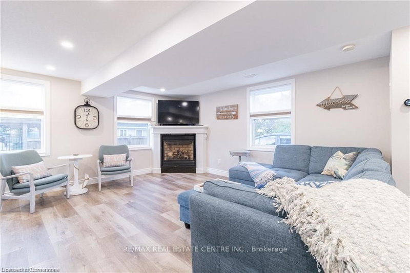 11 Dietrich Cres, Lambton Shores, N0M 1T0 | Image 2