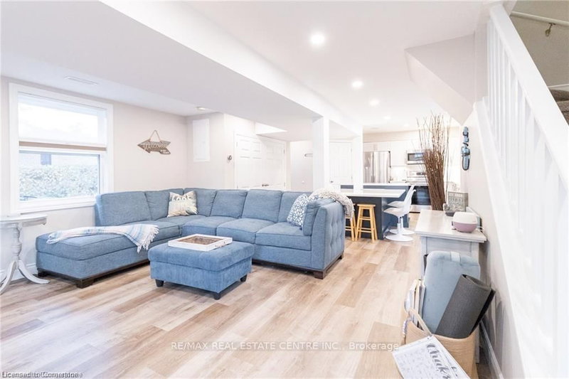 11 Dietrich Cres, Lambton Shores, N0M 1T0 | Image 3