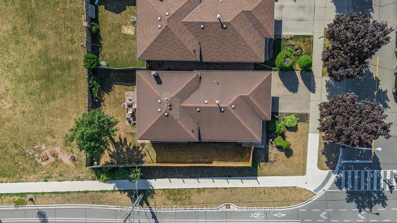 102 Juniper Dr, Hamilton, L8E 4G6 | Image 2