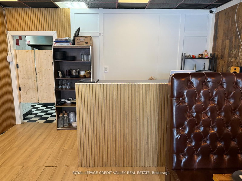 1443 Main St E, Hamilton, L8K 1C4 | Image 2