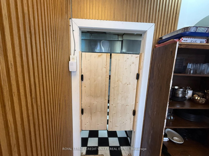 1443 Main St E, Hamilton, L8K 1C4 | Image 3