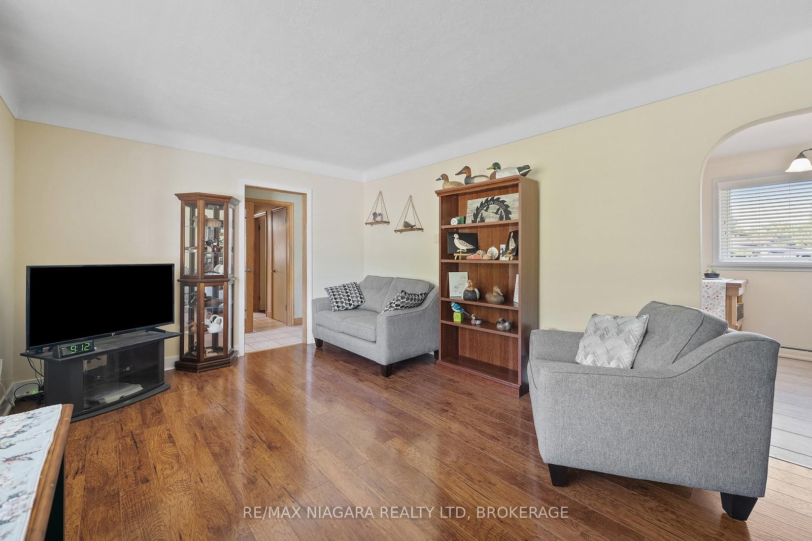 Listing Image 7